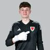 Who is wonderkid goalkeeper with famous dad set to join Man United?