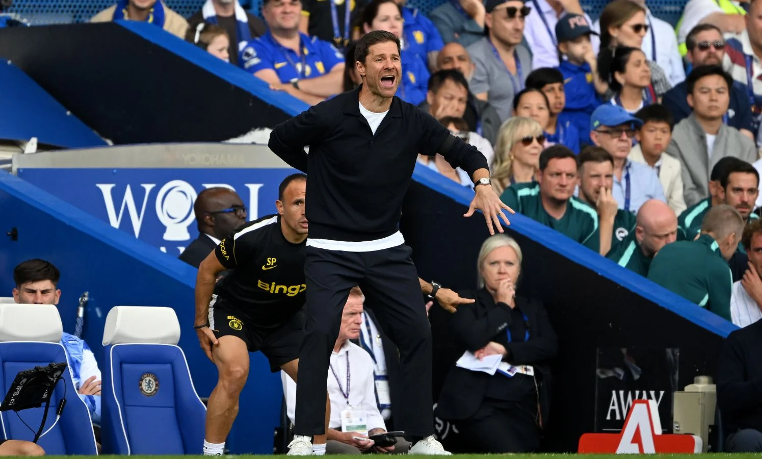 Xabi Alonso on the sidelines during Chelsea vs Brighton