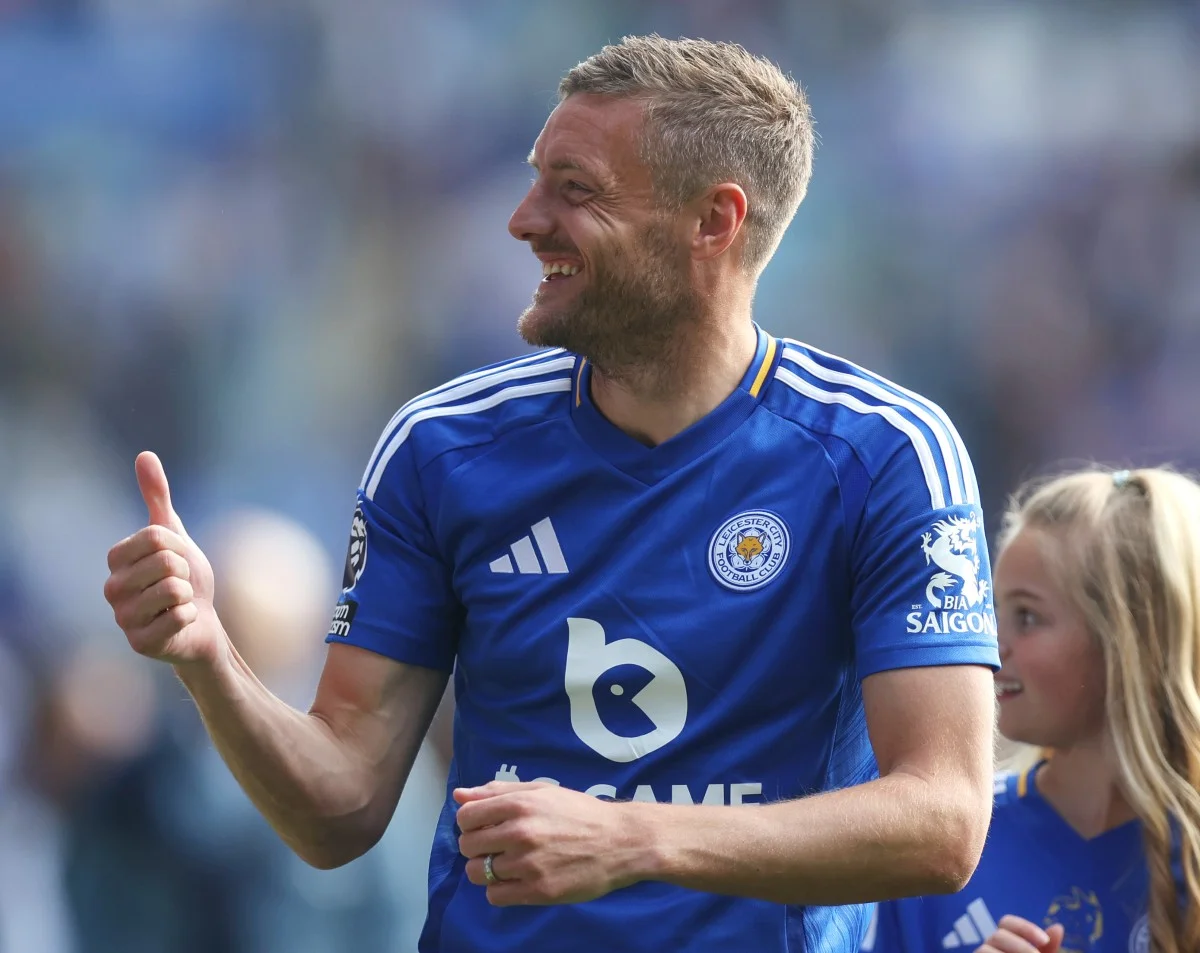 Jamie Vardy bids farewell to the Leicester City fans