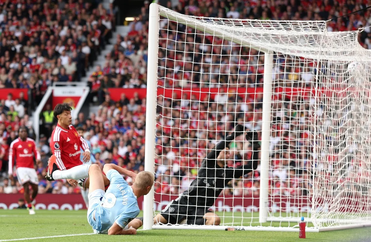 Erling Haaland scores for City vs United