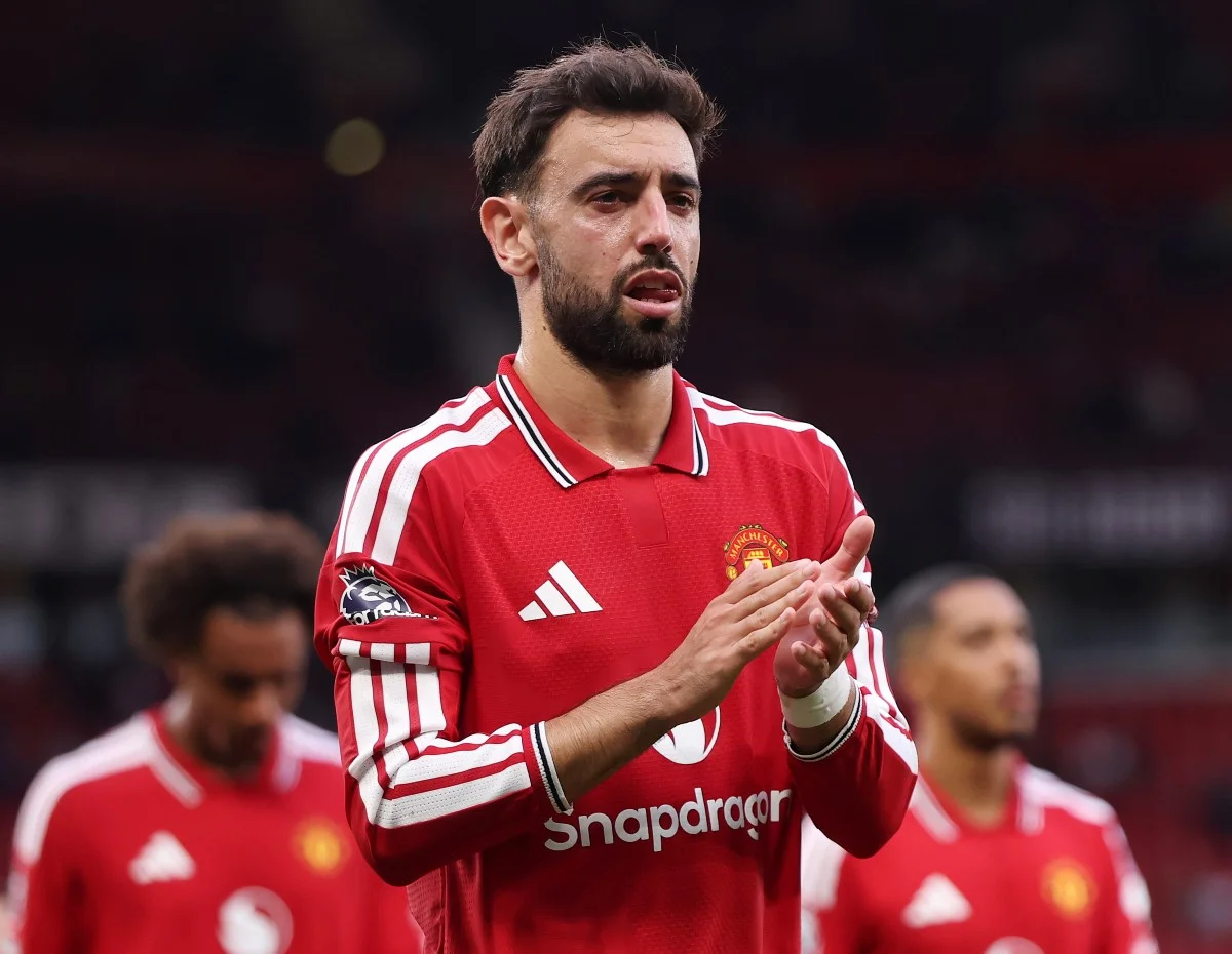 Bruno Fernandes applauds the Manchester United fans
